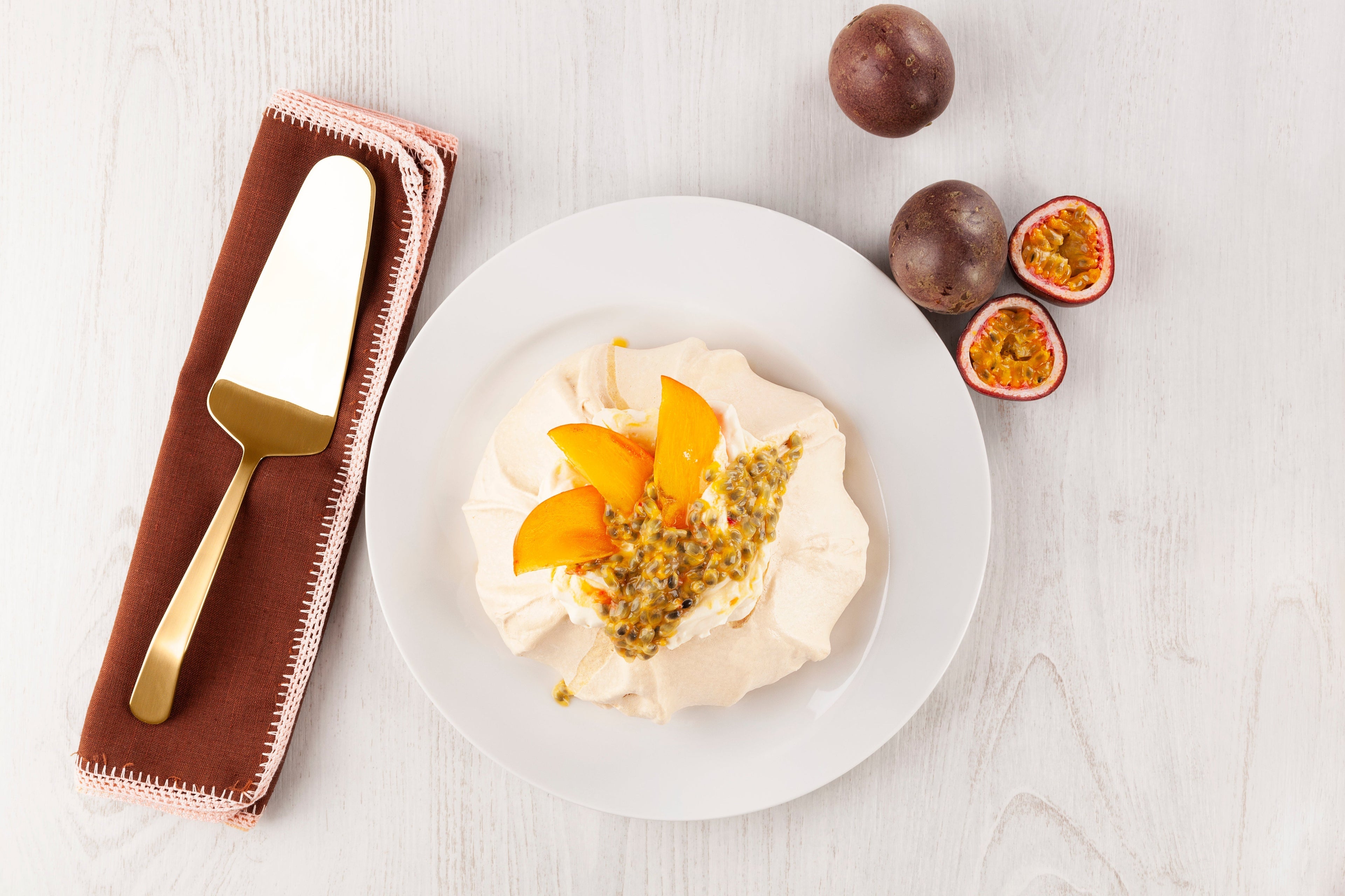 Koffie pavlova met exotisch fruit